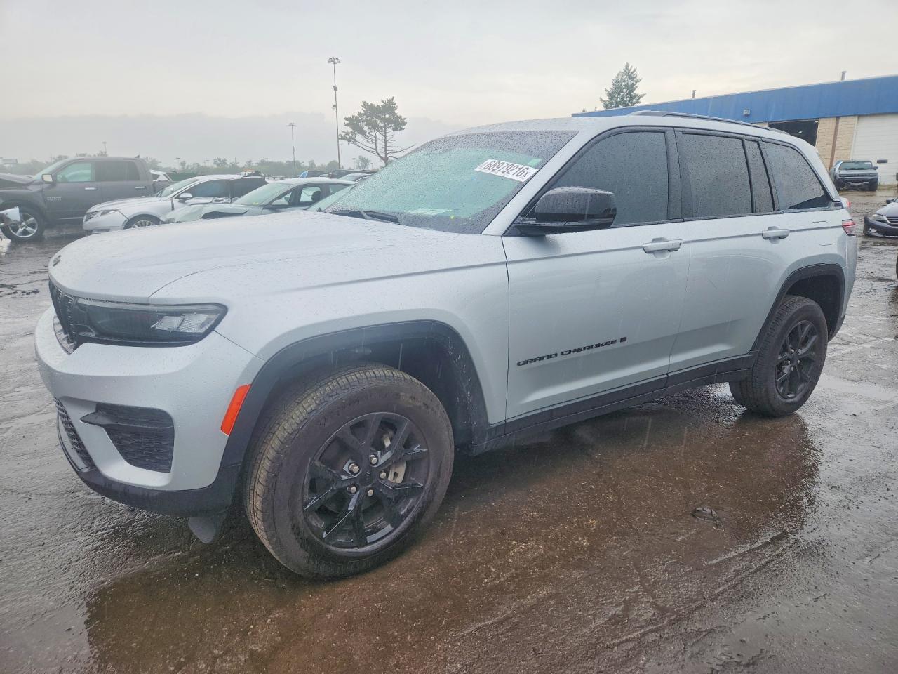 2024 JEEP GRAND CHEROKEE — Front 3/4
