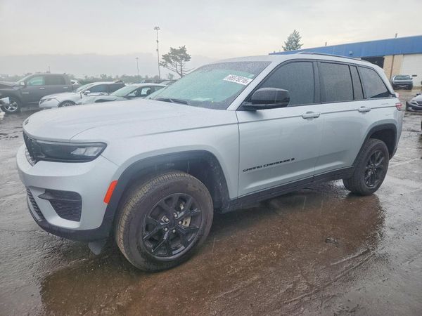 2024 JEEP GRAND CHEROKEE — Front 3/4