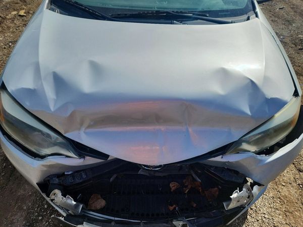 2015 TOYOTA COROLLA — Engine bay