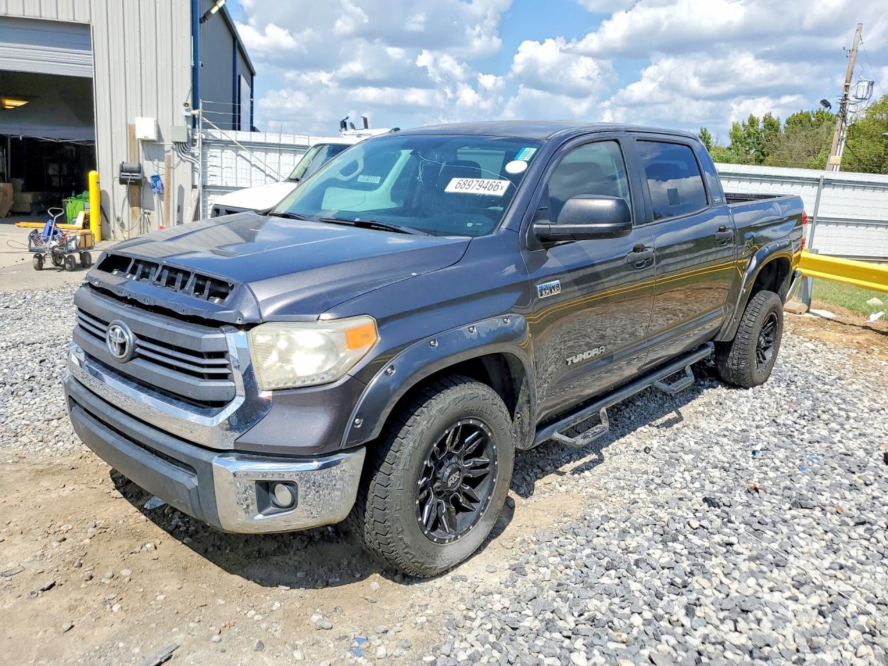 2015 TOYOTA TUNDRA SR5 Grade — Front 3/4