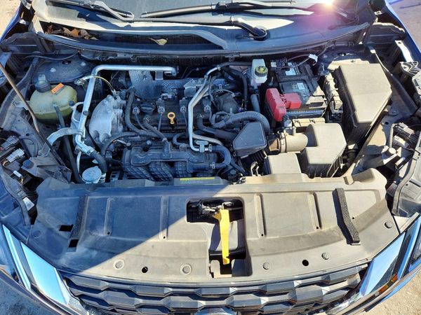 2021 NISSAN ROGUE S — Engine bay