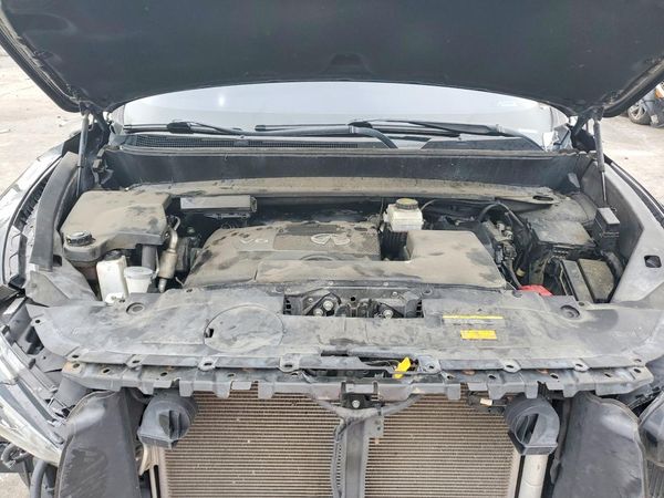 2018 INFINITI QX60 — Engine bay