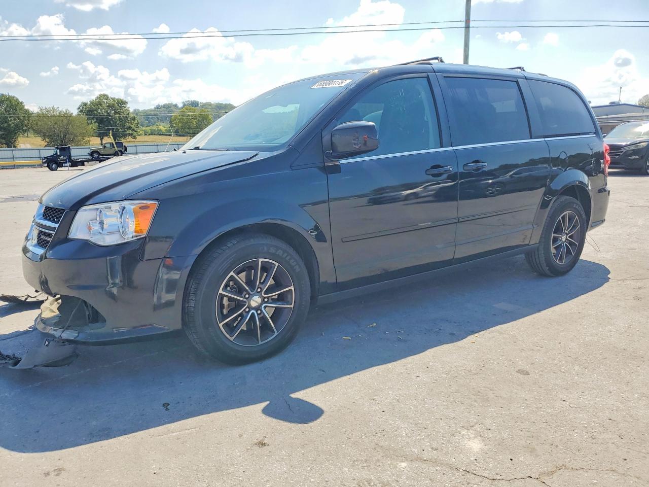 2017 DODGE GRAND CARAVAN — Front 3/4