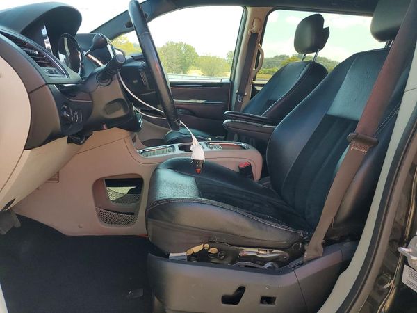 2017 DODGE GRAND CARAVAN — DENT