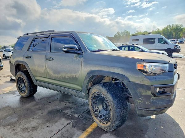 2018 TOYOTA 4RUNNER — Passenger 3/4