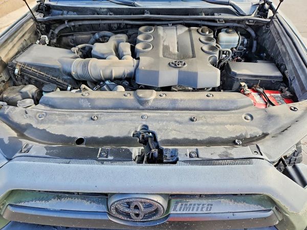 2018 TOYOTA 4RUNNER — Engine bay