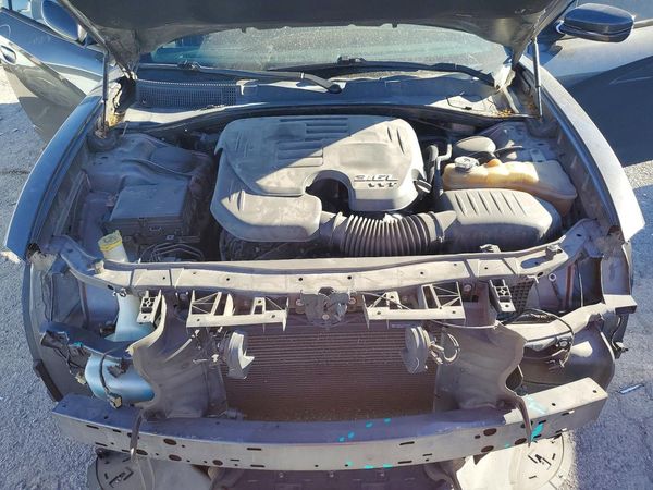 2015 DODGE CHARGER SE — Engine bay