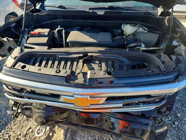 2023 CHEVROLET SILVERADO High Country — Engine bay