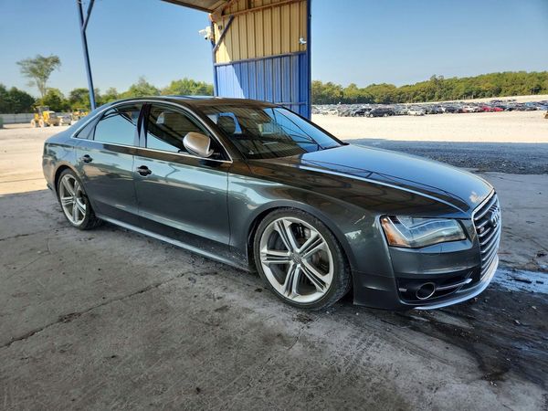 2013 AUDI S8 — Passenger 3/4