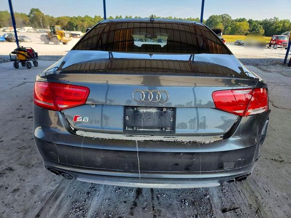2013 AUDI S8 — DIRR