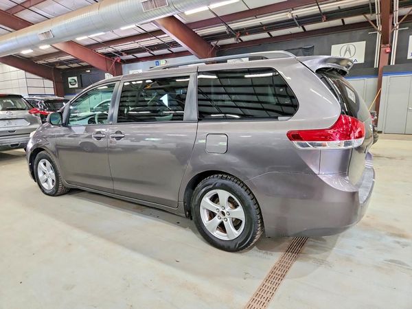 2012 TOYOTA SIENNA