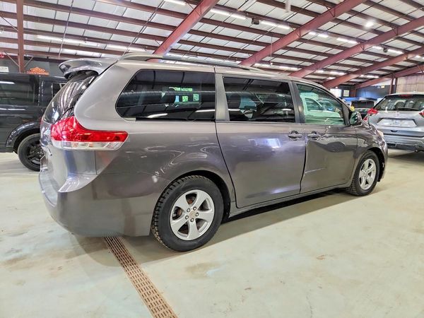 2012 TOYOTA SIENNA