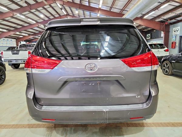 2012 TOYOTA SIENNA