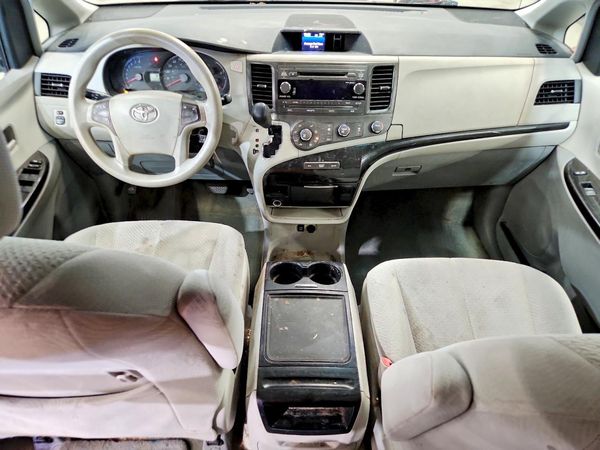 2012 TOYOTA SIENNA