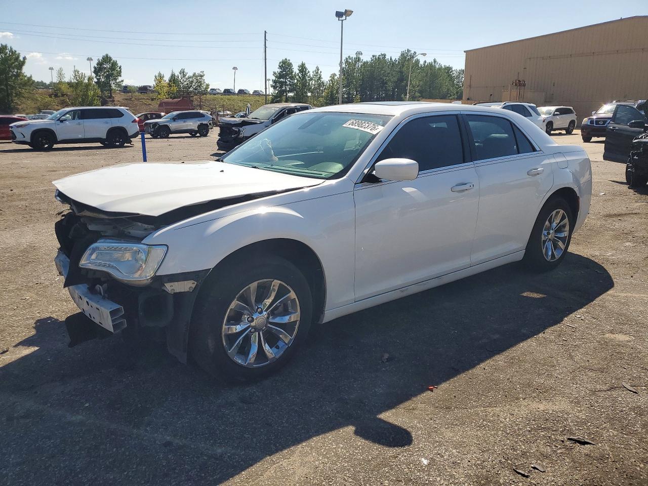 2015 CHRYSLER 300 — Front 3/4