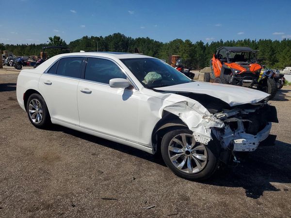 2015 CHRYSLER 300 — Passenger 3/4