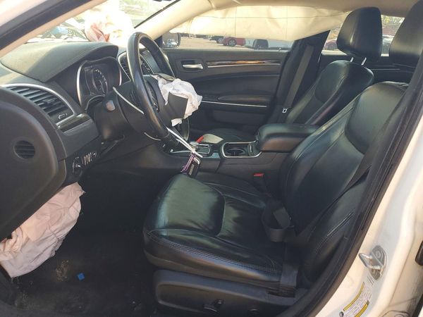 2015 CHRYSLER 300 — DENT