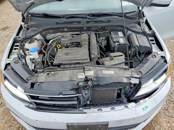 2017 VOLKSWAGEN JETTA S — Engine bay