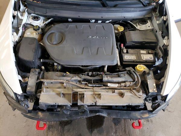 2014 JEEP CHEROKEE Trailhawk — Engine bay