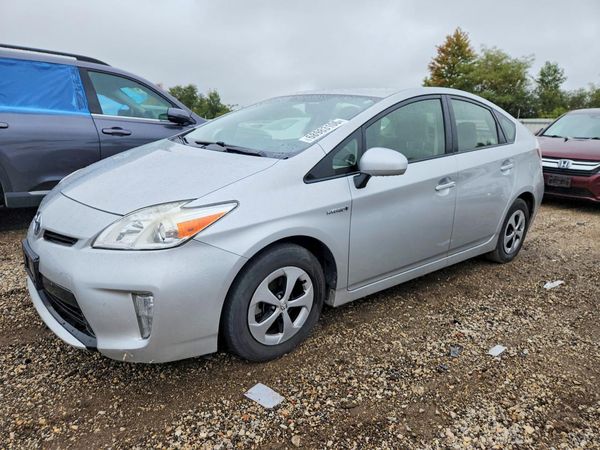2014 TOYOTA PRIUS — Front 3/4