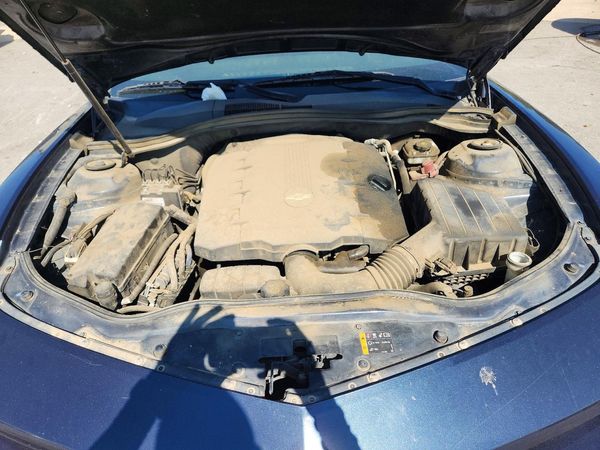 2013 CHEVROLET CAMARO 2LS — Engine bay
