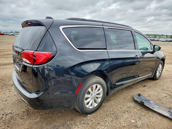 2017 CHRYSLER PACIFICA Touring L — PSRA