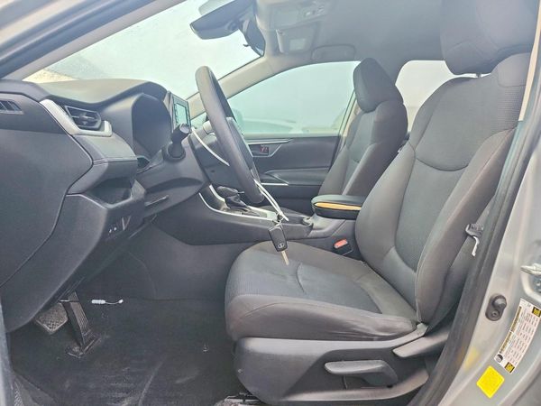 2021 TOYOTA RAV4 LE — DENT