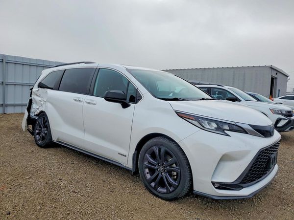 2021 TOYOTA SIENNA XSE Plus Package — Passenger 3/4