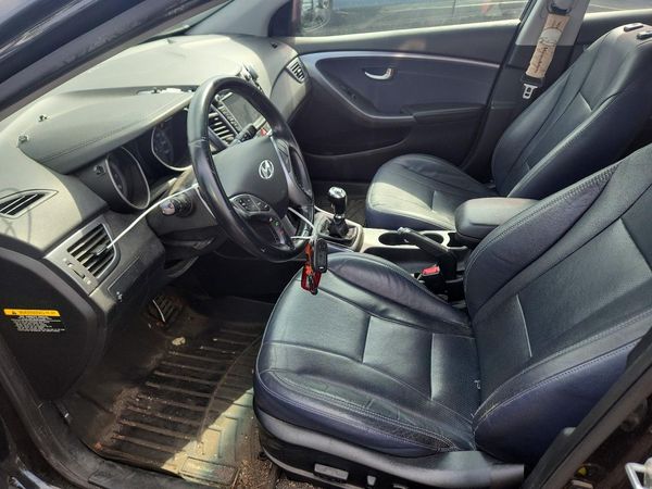 2013 HYUNDAI ELANTRA — DENT