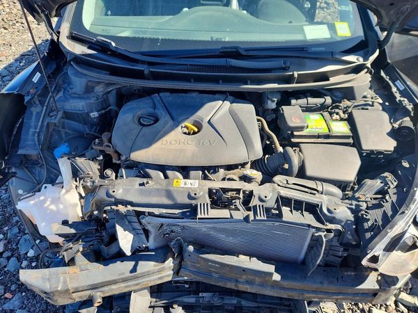 2013 HYUNDAI ELANTRA — Engine bay