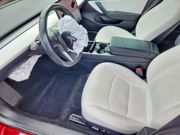2018 TESLA MODEL 3 — DENT