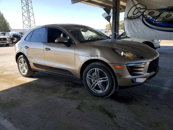 2016 PORSCHE MACAN — Passenger 3/4