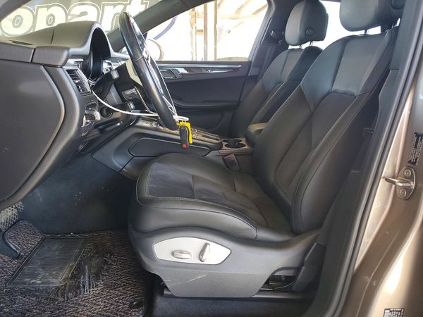 2016 PORSCHE MACAN — DENT