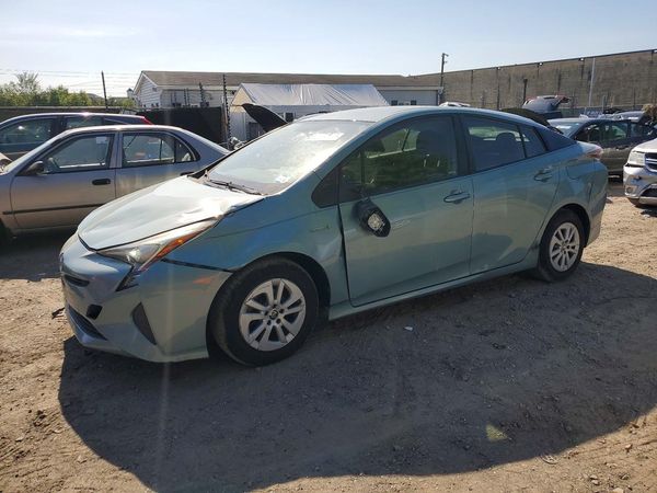2016 TOYOTA PRIUS — Front 3/4