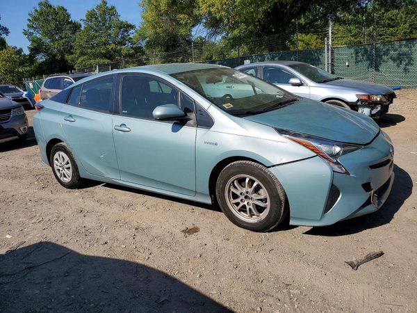 2016 TOYOTA PRIUS — Passenger 3/4
