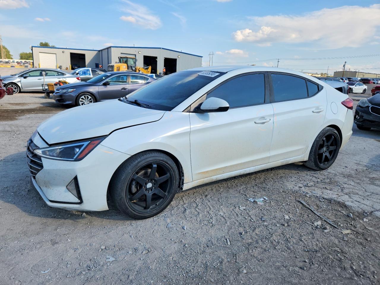 2019 HYUNDAI ELANTRA SE — Front 3/4