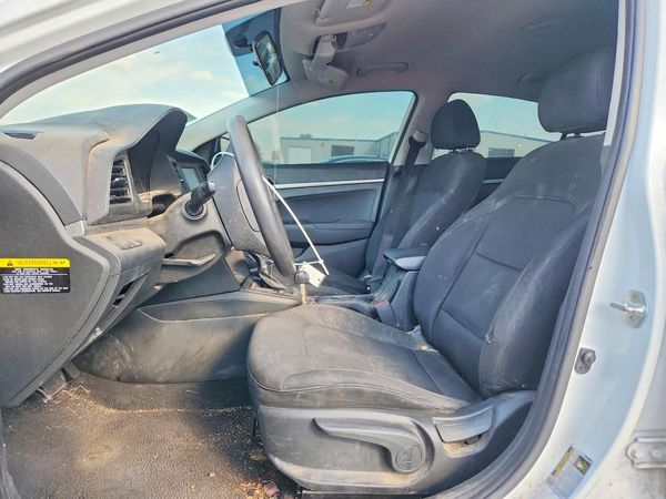 2019 HYUNDAI ELANTRA SE — DENT