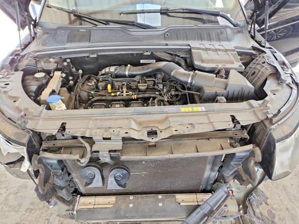 2015 LAND ROVER RANGEROVER Pure Plus — Engine bay