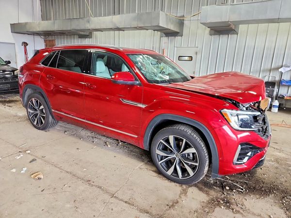 2024 VOLKSWAGEN ATLAS CROSS SPORT — Passenger 3/4