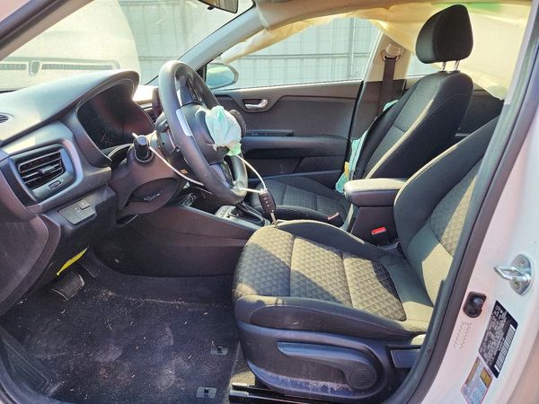 2021 KIA RIO — DENT