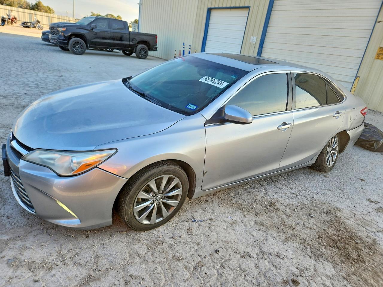 2015 TOYOTA CAMRY — Front 3/4