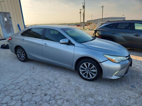 2015 TOYOTA CAMRY — Passenger 3/4