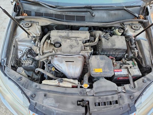 2015 TOYOTA CAMRY — Engine bay