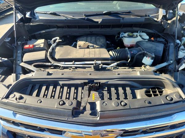 2023 CHEVROLET SILVERADO LT-L — Engine bay