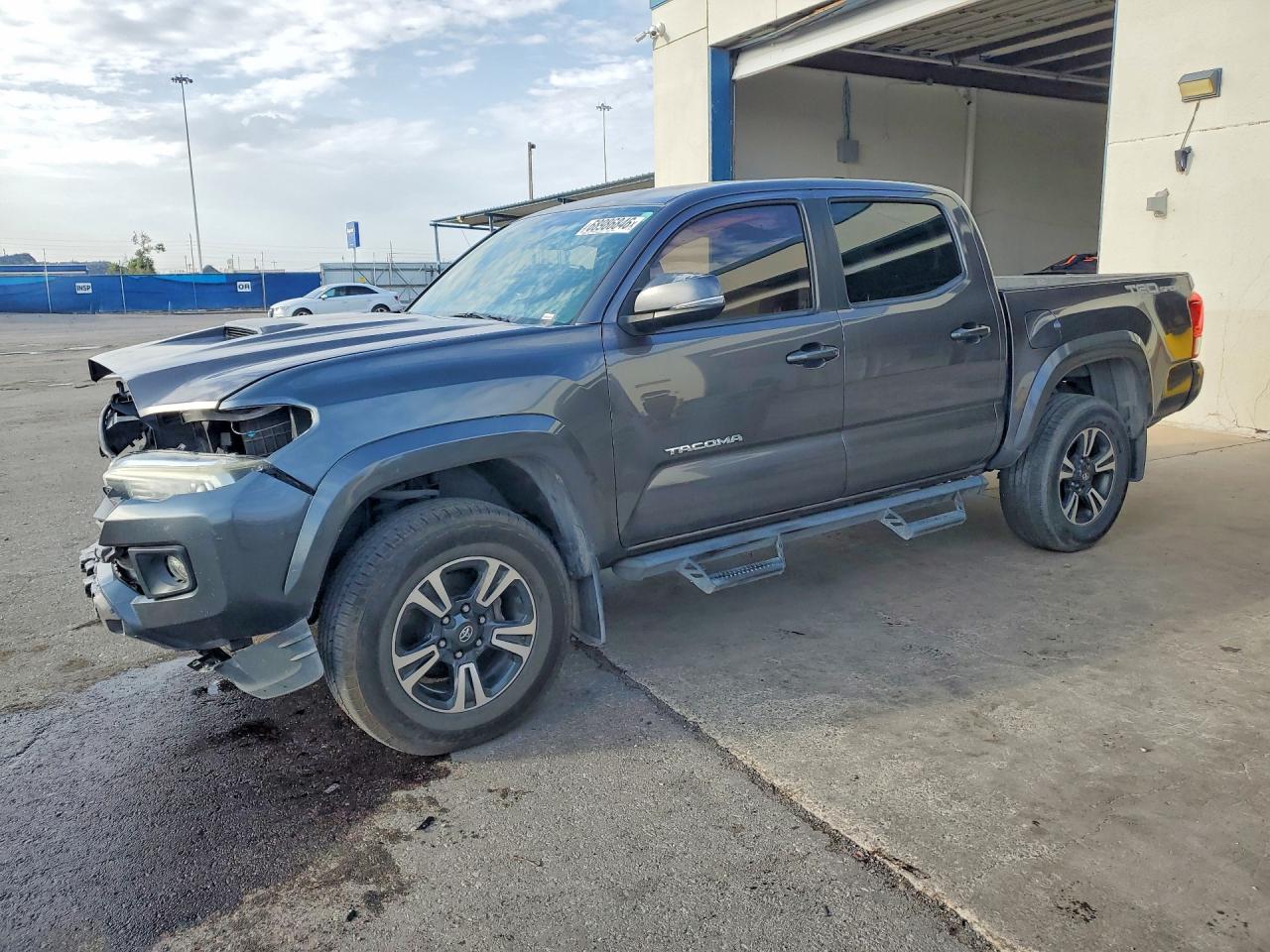 2016 TOYOTA TACOMA — Front 3/4