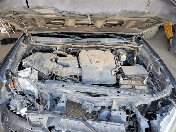 2016 TOYOTA TACOMA — Engine bay