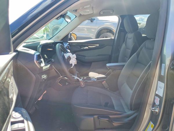 2025 CHEVROLET TRAILBLAZE LT — DENT