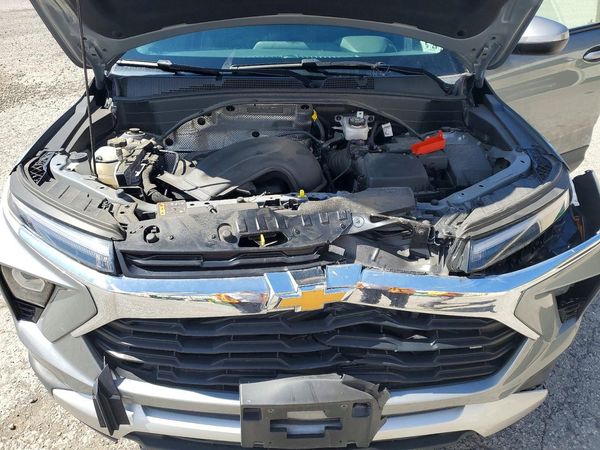 2025 CHEVROLET TRAILBLAZE LT — Engine bay