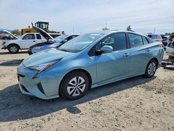 2017 TOYOTA PRIUS — Front 3/4
