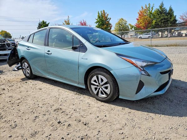2017 TOYOTA PRIUS — Passenger 3/4